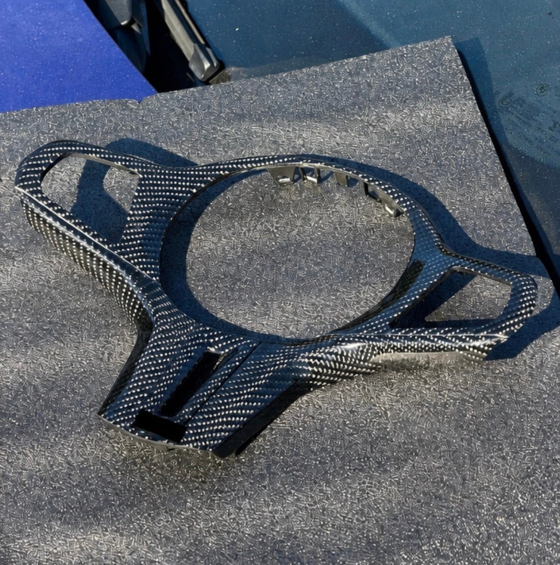 BOS Tuning Carbon Lenkradblende für den BMW G20