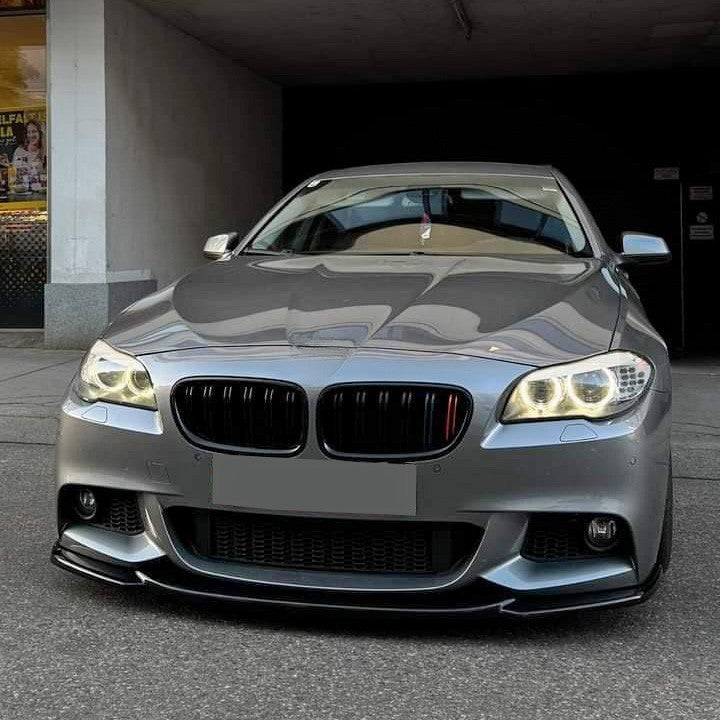 Frontsplitter Gloss Black montiert an einem BMW 5er F10 mit M-Paket, Frontansicht
